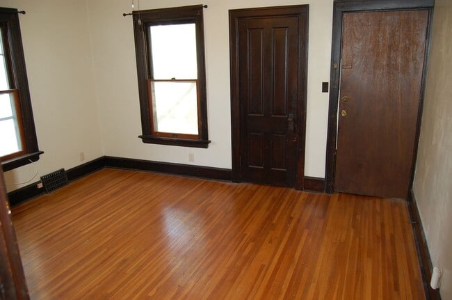 Photo - Cozy 2nd floor apt in Near South!