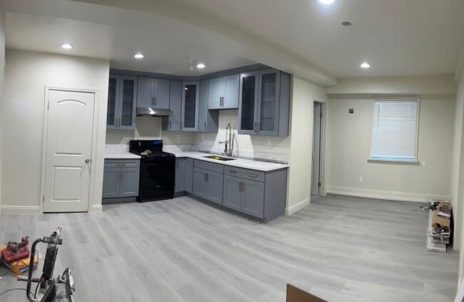 Building Photo - 3721 Vineland Ave