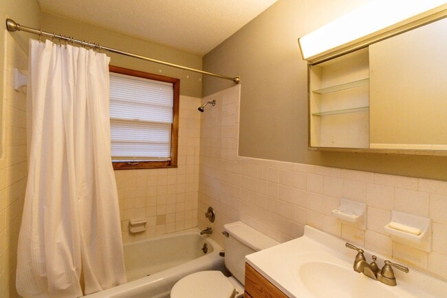 Building Photo - 3605 S Rock Quarry Rd Unit Apt B