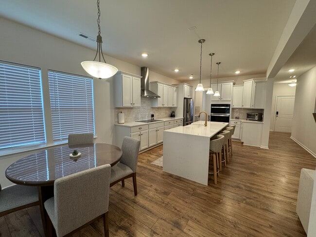 Photo - 193 Wheatfield Dr
