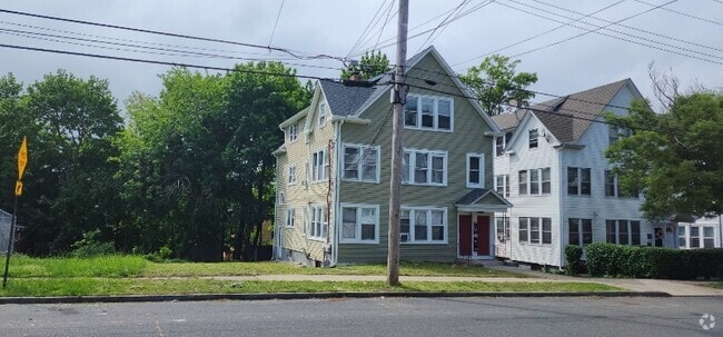 Building Photo - 252 Sheffield Ave Rental