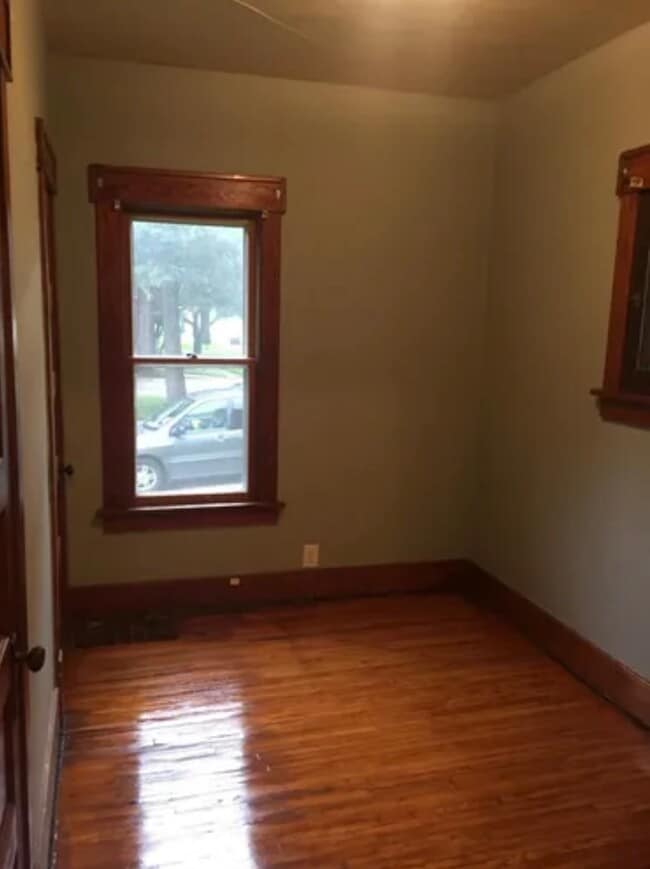 Photo - 916 W 18th St