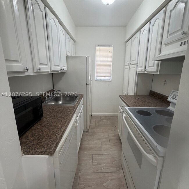 Photo - 10905 N Kendall Dr Unit 410
