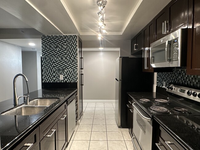 Remodeled Kitchen - 600 W 9th St Condo Unit 406