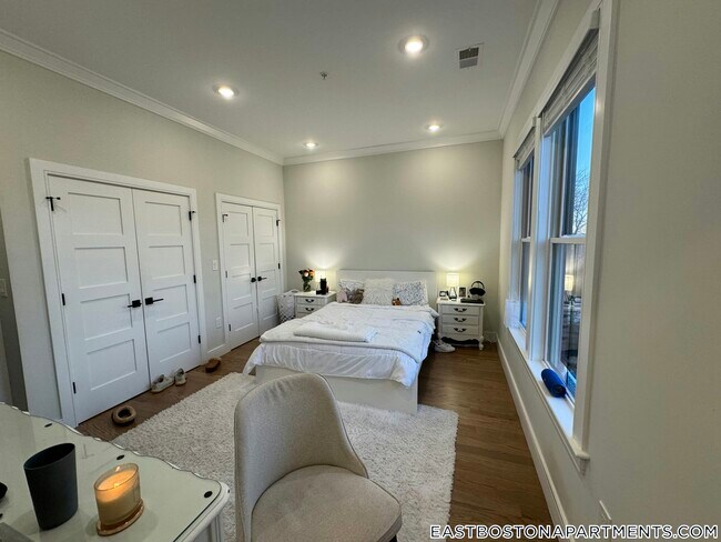 Photo - 464 Sumner St Unit 2