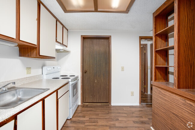 1BR, 1BA - 676SF - Kitchen