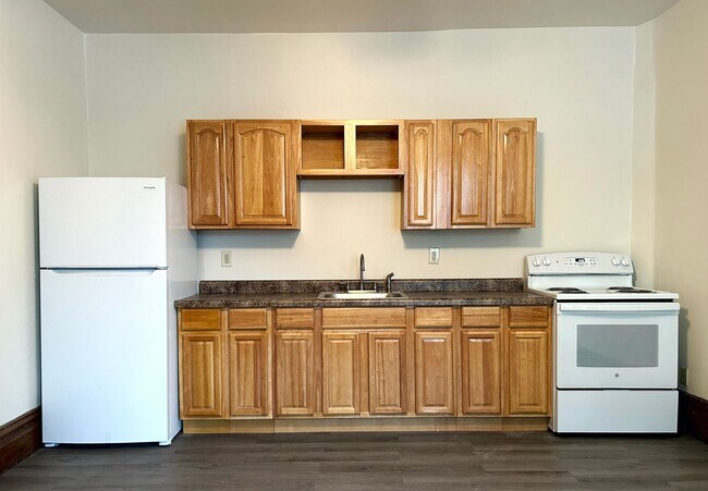 Photo - Recently Updated first floor apartment within walking distance to Main St  Grove City ! Unidad 2