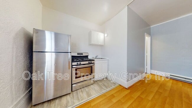 Photo - 134 E 16th St