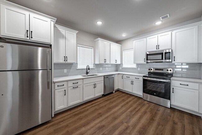 Building Photo - 182 Excelsior Ave Unit Flat