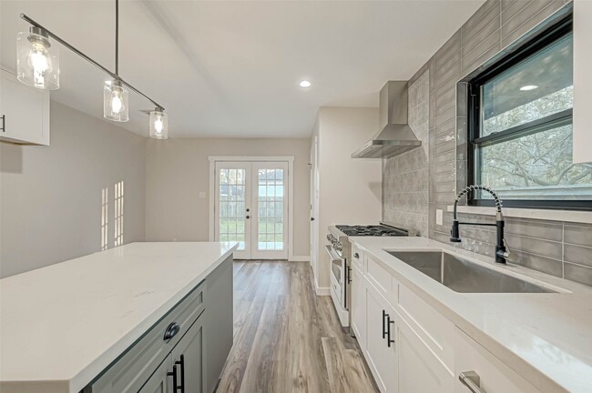 Photo - 2111 Nina Lee Ln