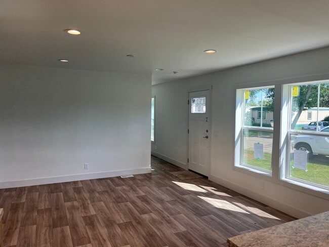 Photo - 800 Woodland Trl