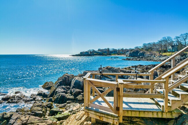 Photo - 876 Shore Rd