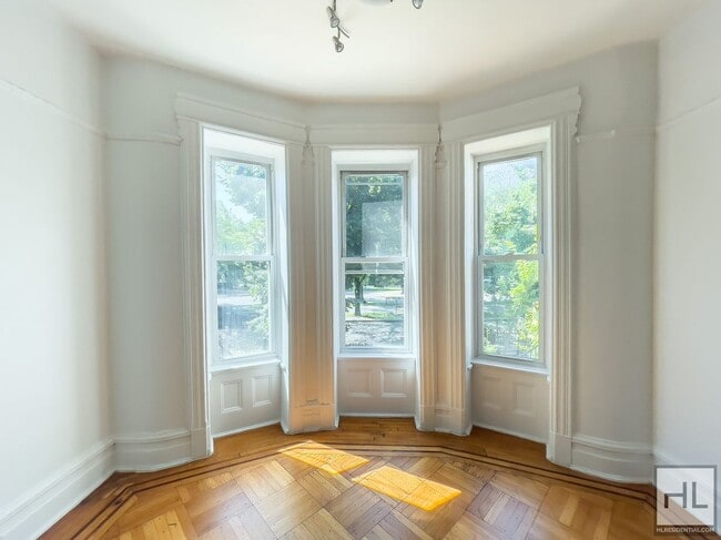 Building Photo - Crown Heights, Brooklyn – Spacious 4-Bedro... Rental