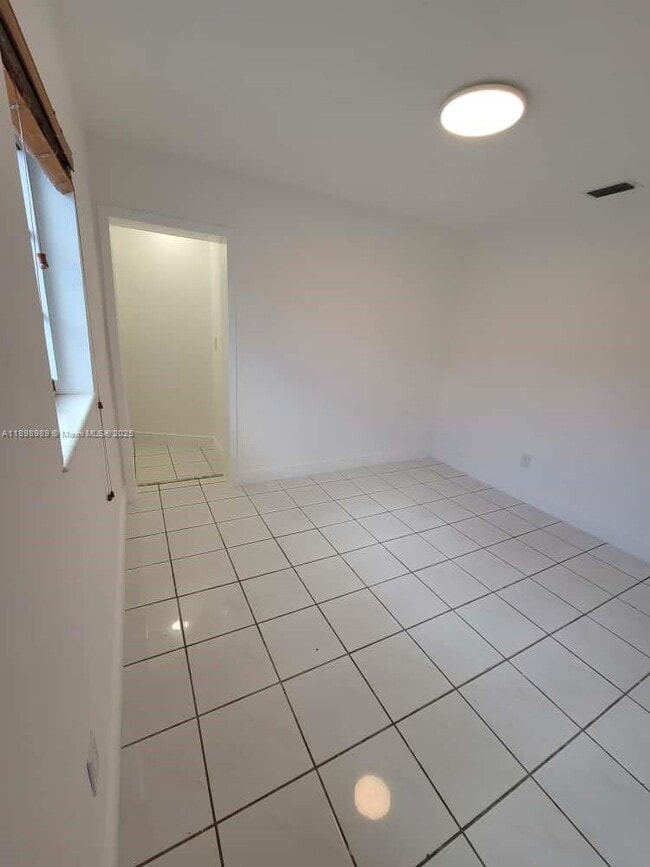 Photo - 1120 SW 96th Ave Unidad 1