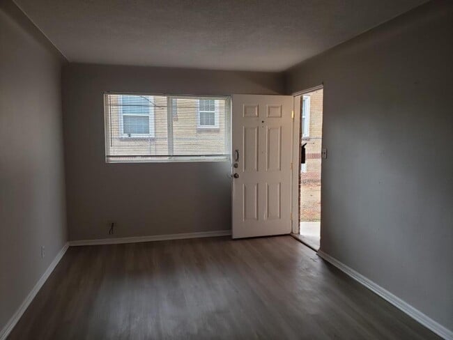 Photo - 1420 Chester St