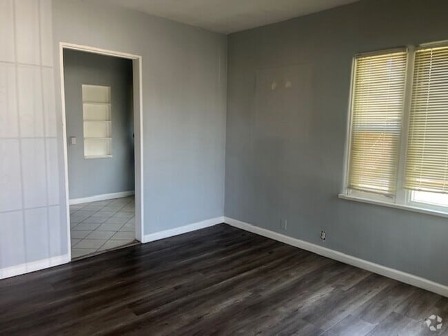 Building Photo - 6415 S Van Ness Ave Unit 6415 S Van Ness Ave Rental