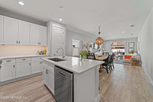 Photo - 809 7th Ave S