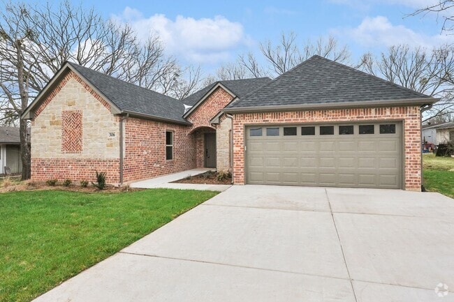 Building Photo - 306 W Mclaine, Sherman, TX Rental