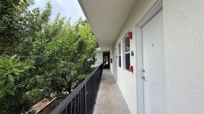 Building Photo - 1710 NW 1st Ct Unit 16 Rental