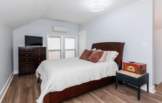 Photo - 92 E Main St