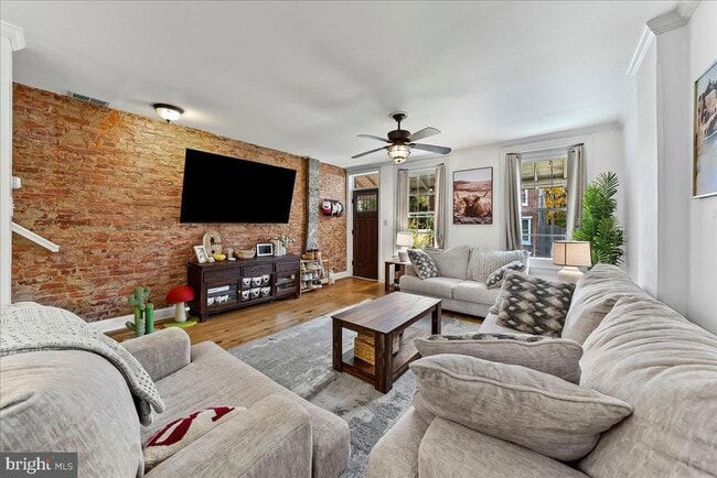 Photo - 131 E Union St