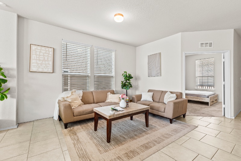 Photo - 1104 E Genesee St