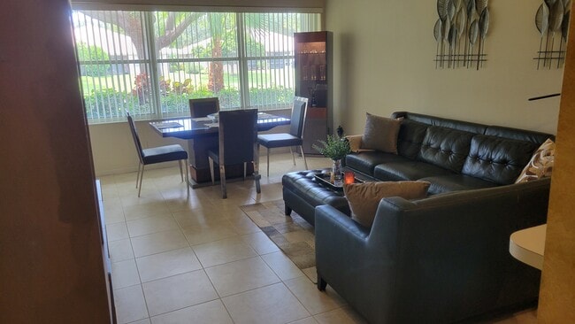 Photo - 322 Coral Trace Ln