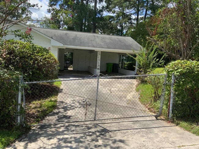 Photo - 3 bedroom 2 bath house brick house