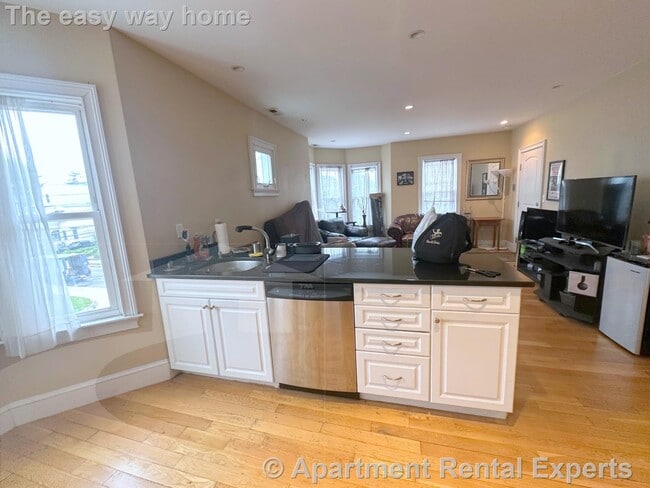 Photo - 57 Greenleaf Ave Unit 3