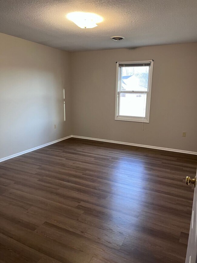 Photo - 203-MF2-E Unit B