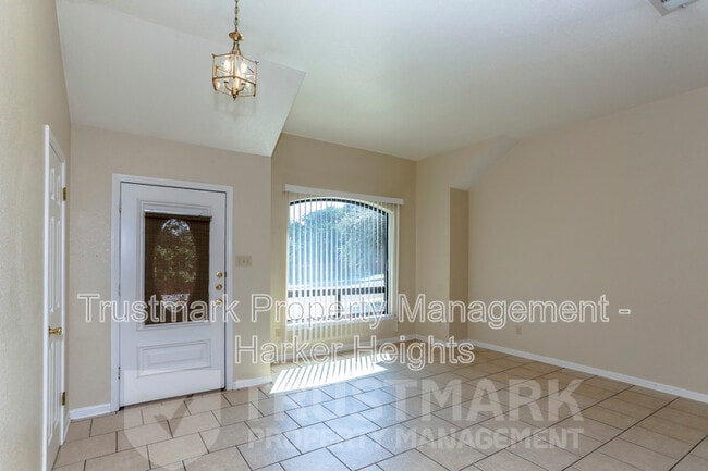 Photo - 800 Silver Creek Dr