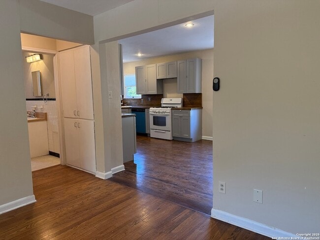 Photo - 123 Marcia Pl