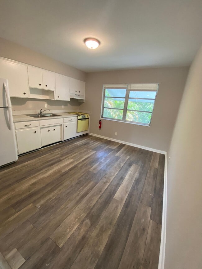 Photo - 612 Prosperity Farms Rd Unidad 2