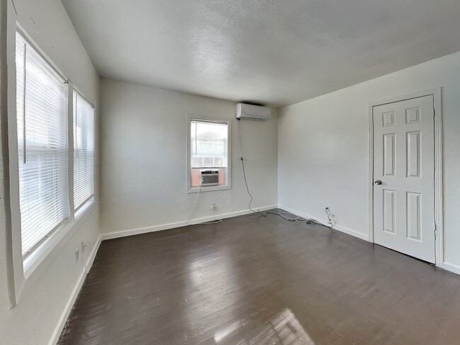 Photo - 2805 Carter St