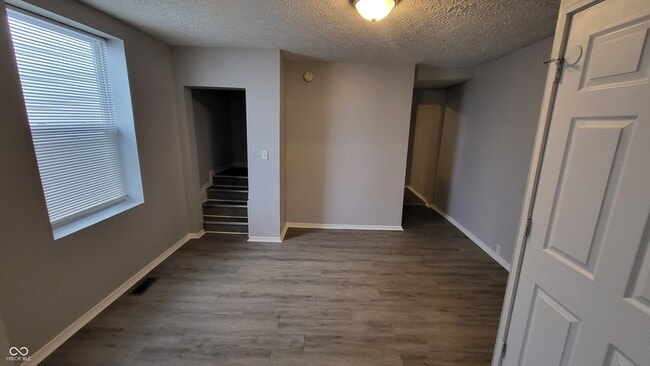 Photo - 653 Birch Ave