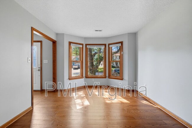 Photo - 932 Nugent Dr