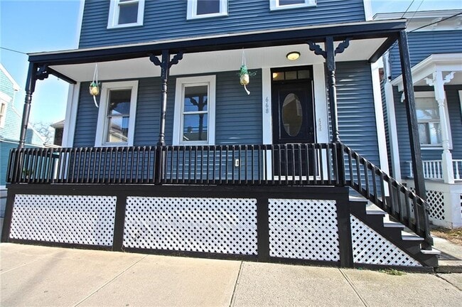 Photo - 668 Thames St Unit 3