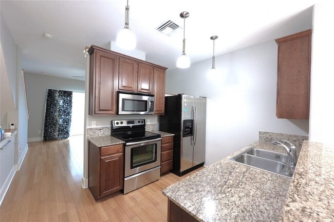 Photo - 13420 LYNDHURST St