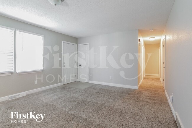 Photo - 717 NE Westwind Dr