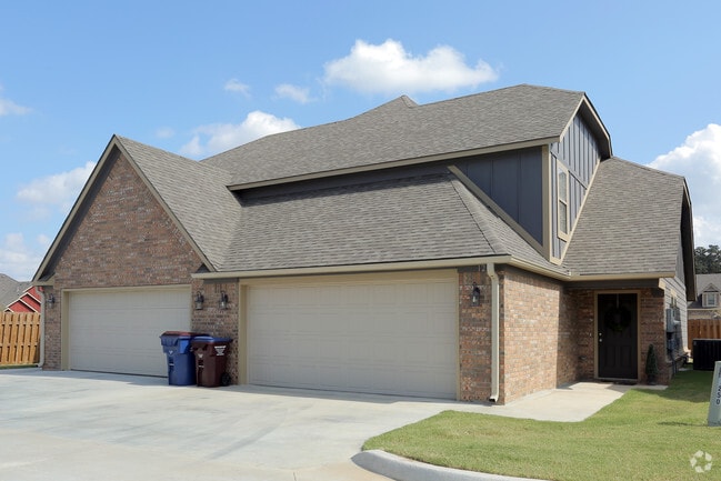 2 Car garage duplexes - Willowbrook Duplexes