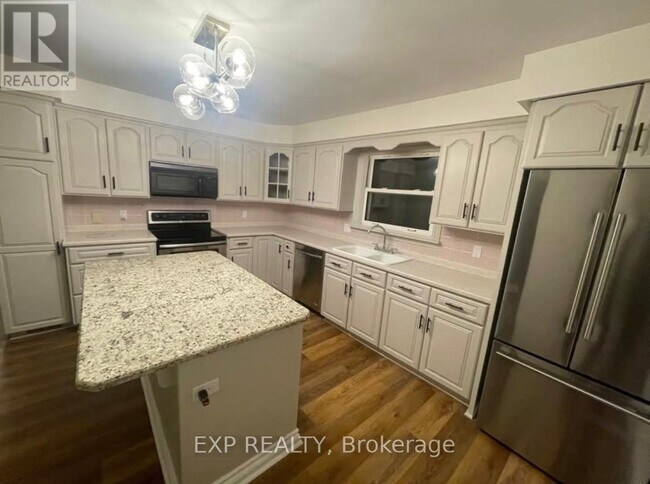 Photo - 185 St George St Unit #2