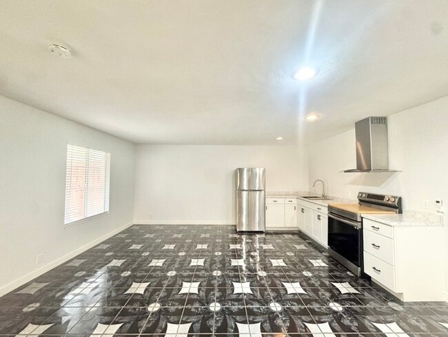 Photo - Charming/updated studio in North Highlands!