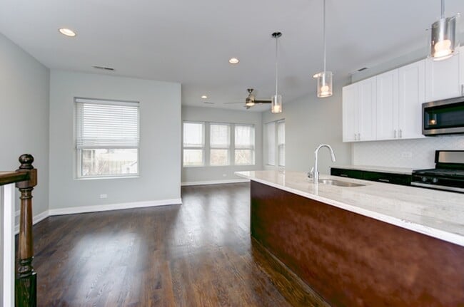 Photo - 3015 W Wellington Ave