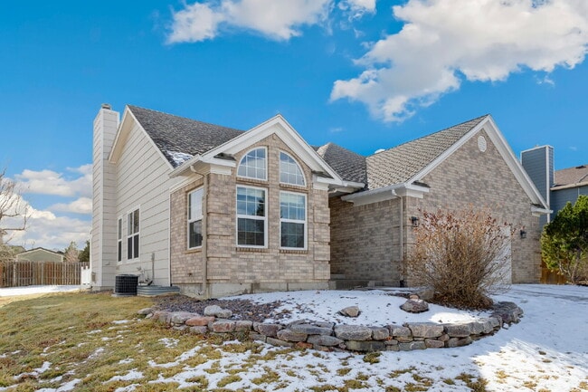 Spacious 5-Bedroom Broadmoor Glen Rancher ... - Spacious 5-Bedroom Broadmoor Glen Rancher ... Apartamento