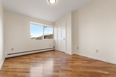 Photo - 585 Shirley St Unit 2