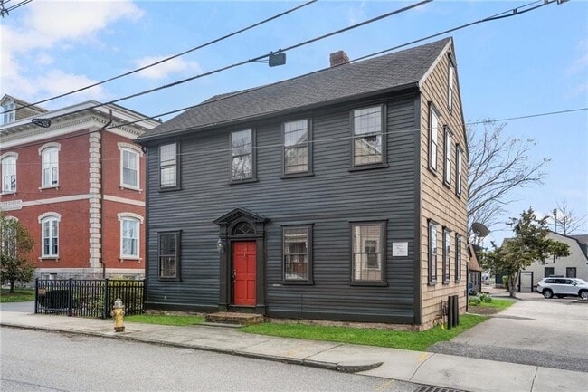 Building Photo - 14 Elm St