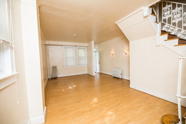 Photo - 2026/2027 JHU Off-Campus 5bd/3ba Charles Village w/ W/D & parking!.. Available 6/9/26