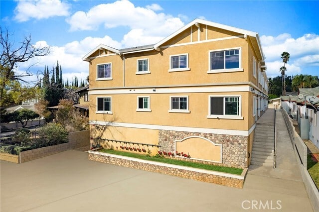 Building Photo - 5639 Huntington Dr Unit 3