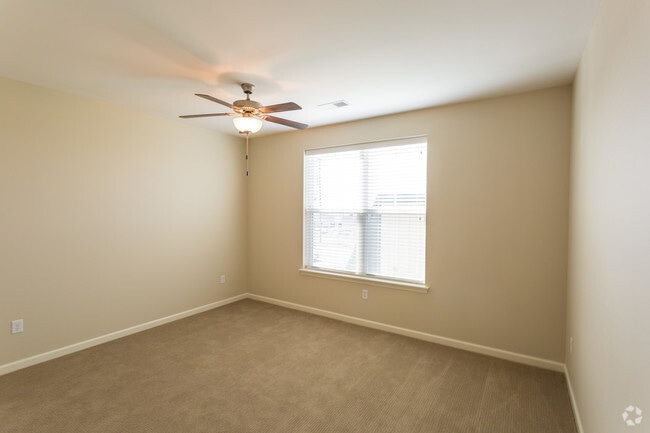 1BR, 1BA - 800 SF - Bedroom