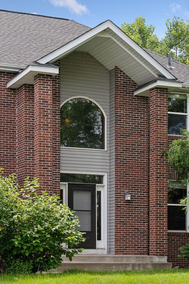 Photo - Gorgeous Single Family Home - June 1st Mov...